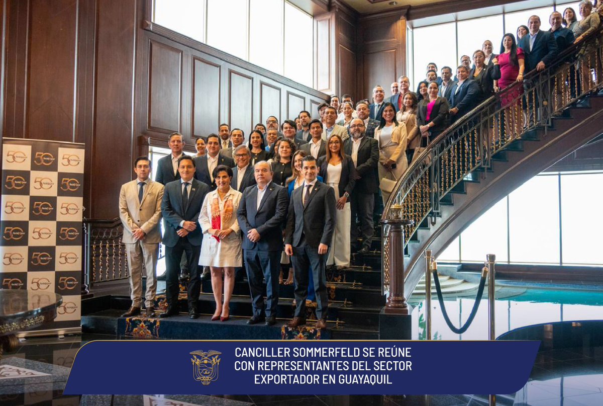 CancilleriaEc's tweet photo. #AgendaGuayaquil 📍

En el marco de su jornada, la canciller @gabisommerfeld sostuvo un diálogo con representantes del sector exportador y @FedexporEc, donde presentó los resultados de una diplomacia productiva que nos conecta con el mundo y acerca los sectores económicos. https://t.co/ooaTn8baca