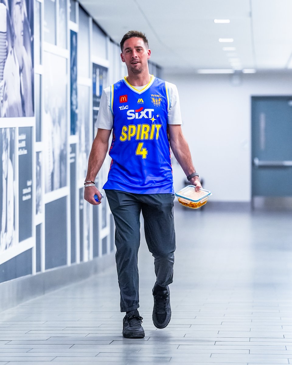 T.J. McConnell repped his sister Megan’s jersey tonight 🔥