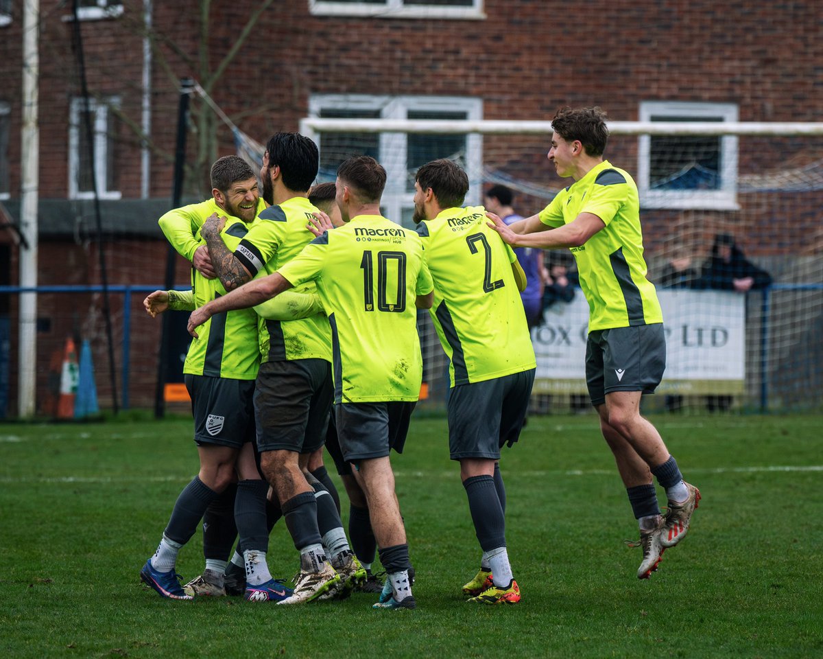 amymarshallcreative tweet media