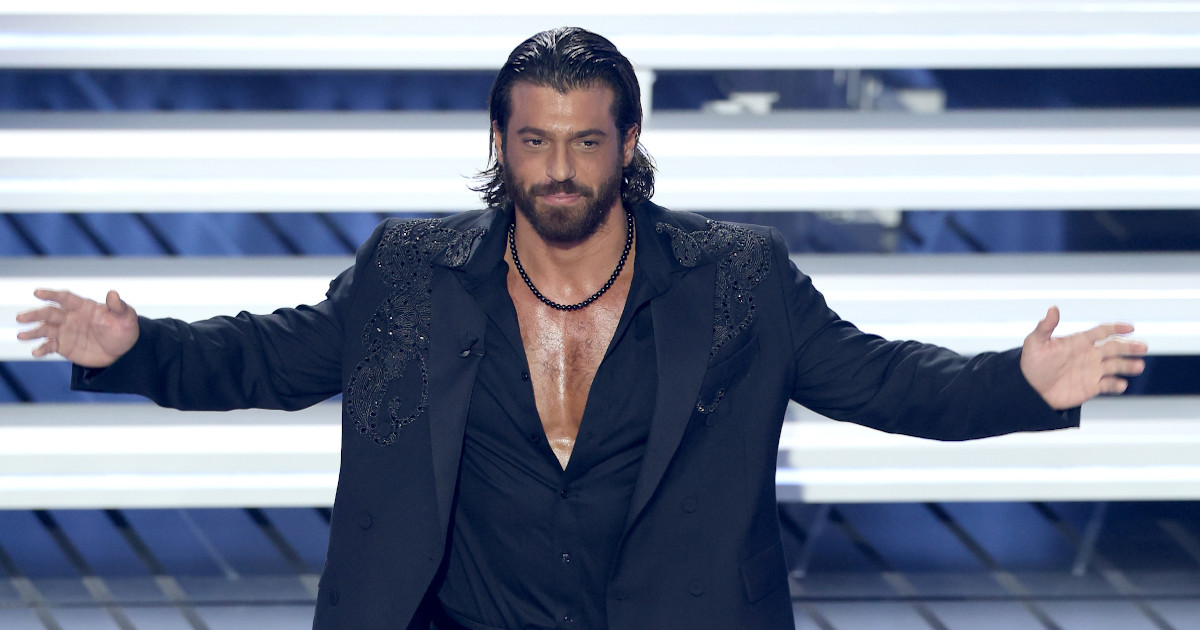 Can Yaman infiamma subito Sanremo: il video del duetto in turco con Laura Pausini bestmovie.it/news/can-yaman…