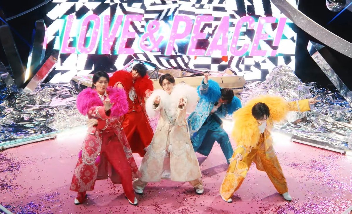 murase0227's tweet photo. 爆ラブの歌はじめMVまじでみんな元気になれるから観てほしい！🔥💗
国歌や社歌にして日本を景気よくしてほしいマジで✨🪩✨️
LOVE&amp; PEACE全開なこの場面がお気に入り🫶愛しい人がいるってだけで～でメンバーがどんどん集結してくるとこ #爆裂愛してる
https://t.co/nsPU7lLrgx https://t.co/ESKKVOkTfw