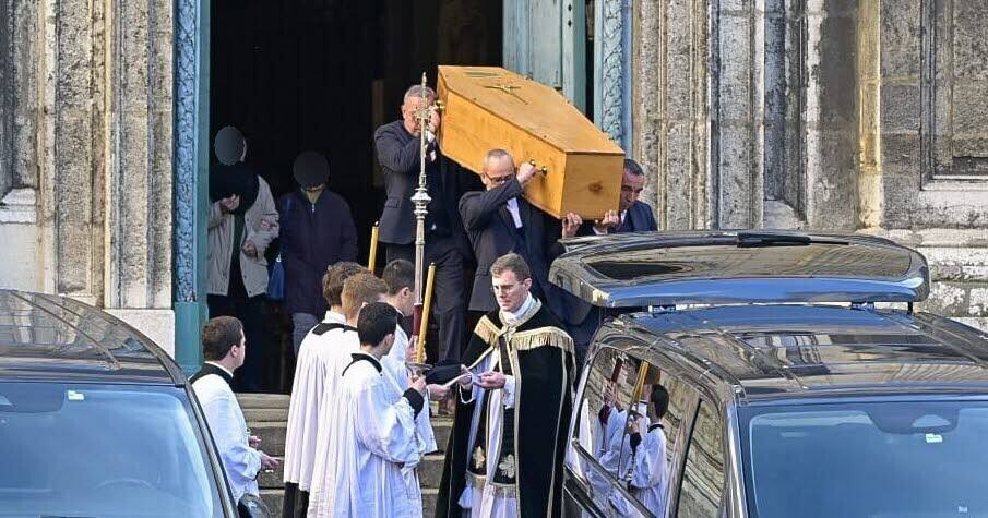 Demain ils sont capables d’assassiner n’importe lequel d’entre nous et en 3 jours d’inverser la culpabilité en disant qu’on a provoqué etc. 
On est incapable de mentir comme eux. 
Ils sont sans limites. 
Ils ont justifié l’assassinat de Charlie Kirk. 
Ils ont craché sur le