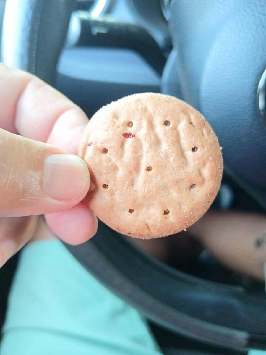 Que tristeza como ha quedado la galleta de pasitas. Otro recuerdo de la infancia perdido.