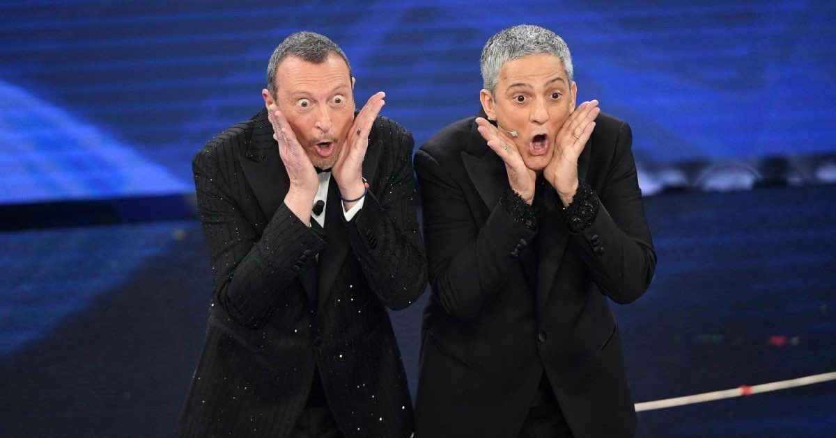 _iosonogroot_'s tweet photo. 23.45 e siamo al 18esimo cantante mentre loro due sarebbero al decimo sketch comico
#Sanremo2026 https://t.co/fH5UL7pD6Q