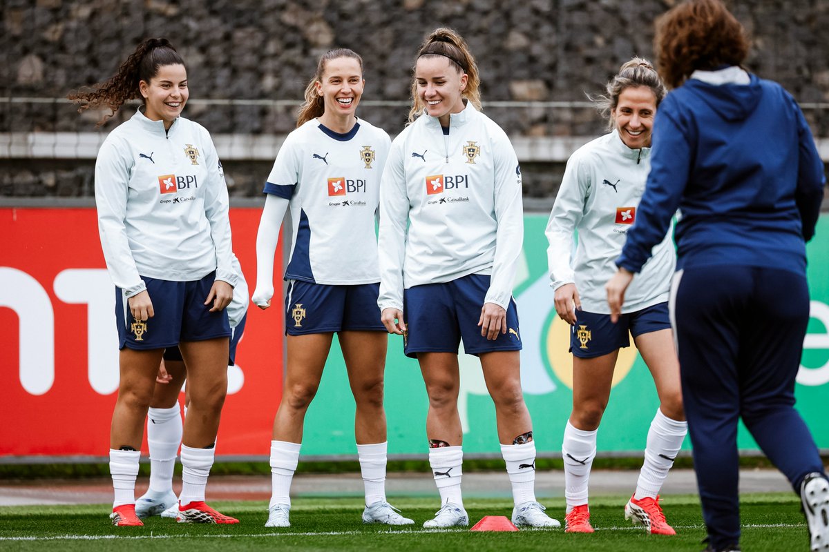 女子ポルトガル代表のトレーニングウェア。 言ってしまえばなんてこと