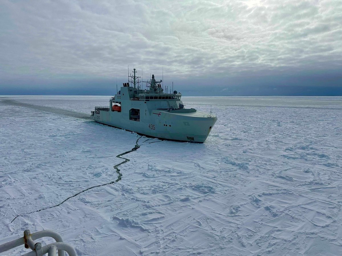 WarshipCam tweet media