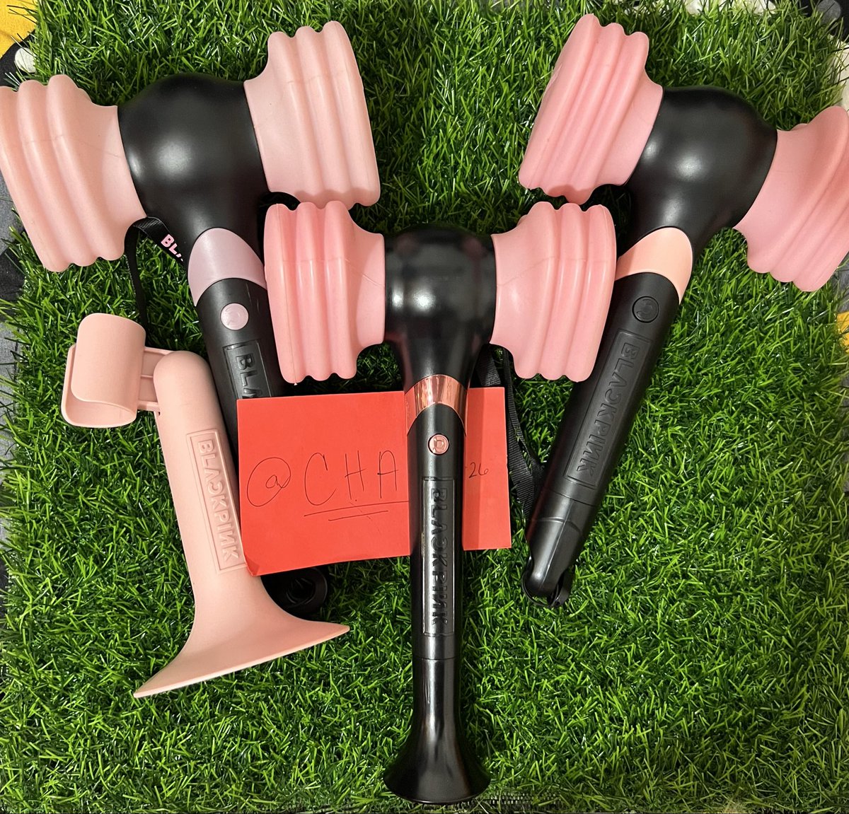 hakumata__'s tweet photo. WTS LFB 🇵🇭

Blackpink Lightstick (onhand) 
V1 - 500
V2 Limited Ed. (w/ stand) - 1700
V2 Special Ed. - 1000
RFS: Quitting sale
📍Cabuyao Laguna
#BLACKPINK #Lisa #JENNIE #JISOO  #ROSÉ #DEADLINE https://t.co/WGybeqqjZq