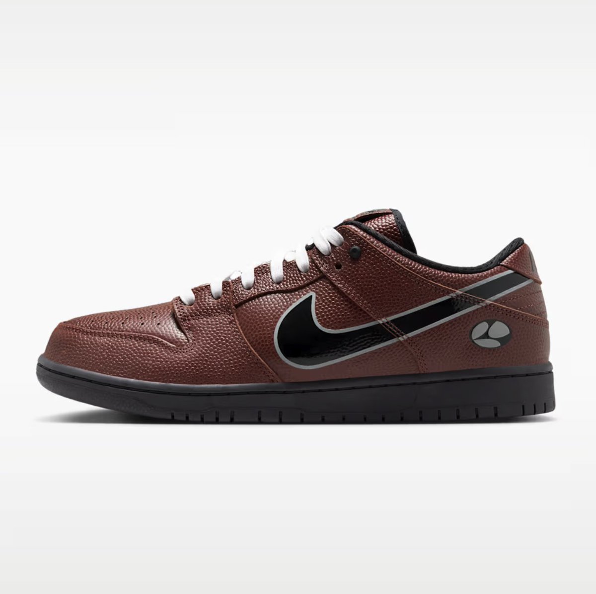 SOLELINKS's tweet photo. Ad: Limosine Skateboards x Nike SB Dunk Low Pro on sale for $75.98 + FREE shipping, use code GEARUP => https://t.co/rjn4f9rG1L https://t.co/xkIejcDz7v