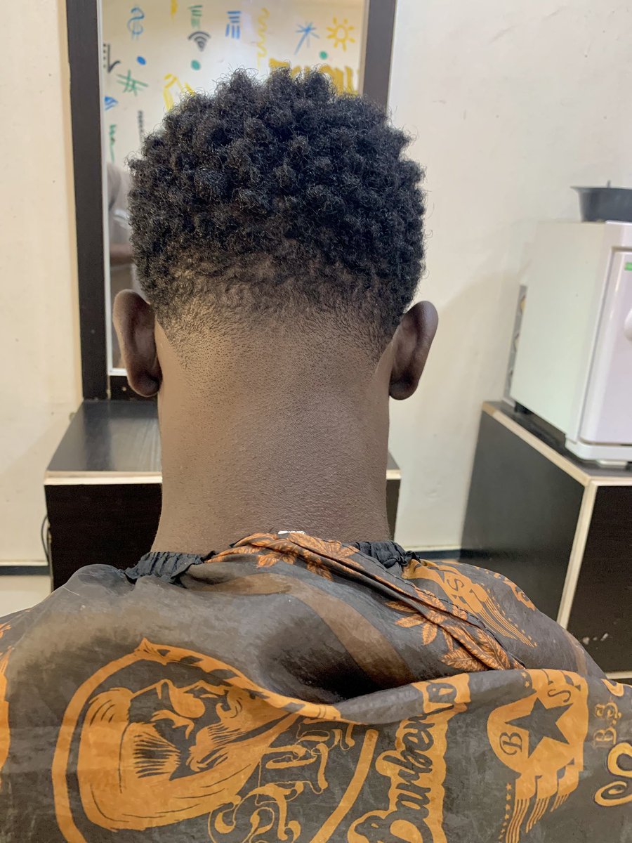 Unique_Cutzz's tweet photo. Nice arranged Taper Fade 
(Jude Bellingham hairstyle )💇💈✅
#hairstyle
#taperfade
#Judebellingham 

https://t.co/8q1Xm8Te85

Thanks so much as you’re following 🫰🙏 https://t.co/H8p5SVaS5P