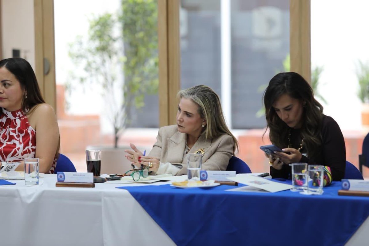 La Cámara de Comercio de Quito participó en el “Taller con expertos regionales y locales”, en el marco de la construcción de la Estrategia en apoyo a la Seguridad de Quito.

Nuestra participación es el reflejo de la creencia en la paz como base del desarrollo y la convivencia.