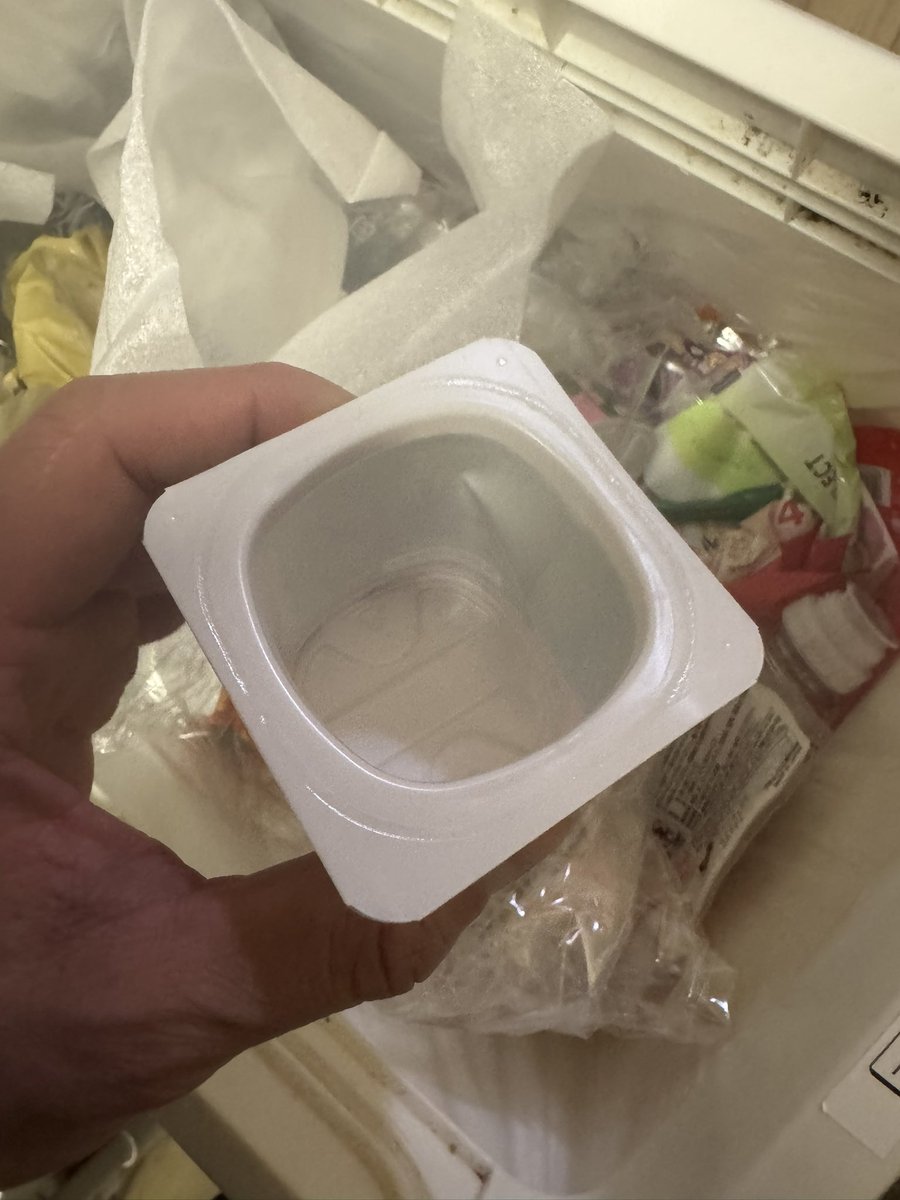 takizawa0914's tweet photo. 【今日のごみトリビア】
プラスチック資源を分別しようと思ったら、まずは洗う必要のないものだけでも第一歩としては充分だと思います。もう少しやっていただけるならヨーグルトの容器みたいに水洗いしてくれると資源に出せます。食品の真空パックは洗うのが大変でしたら、可燃（不燃）でも大丈夫ですし、ゆすいで固形物が落ちれば資源になります。色素がついていてもオッケーです！