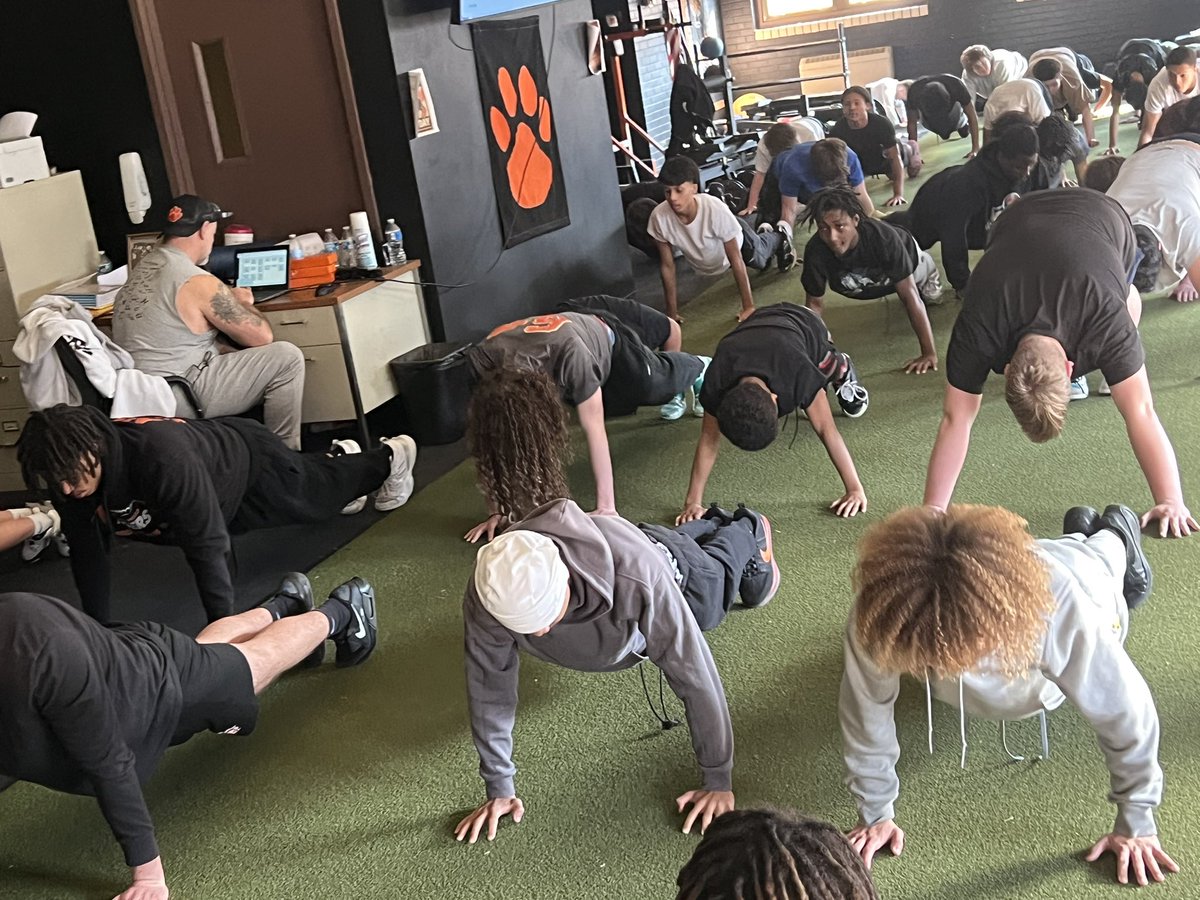 tigers15010's tweet photo. Not a better problem to have than full gym. 🐅🐅🐅 https://t.co/0b5ZZQSJJ8