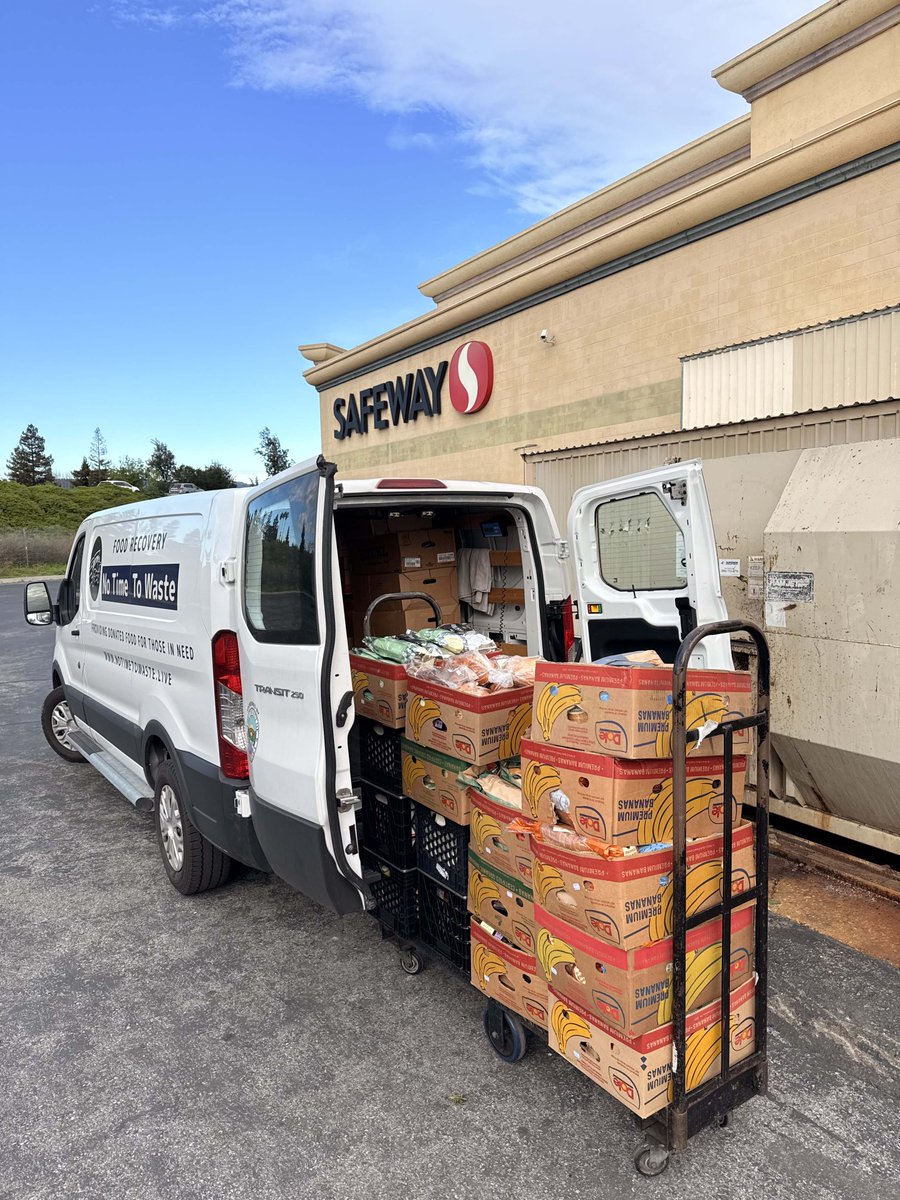 nttw2's tweet photo. We broke a one day record reaching the 5,000 lbs mark of food recovered from three Safeways and Zanotto's Market. Grand total 5,200 lbs of surplus food, equal to 4,330 meals worth for those in need. https://t.co/015MfPcRDp