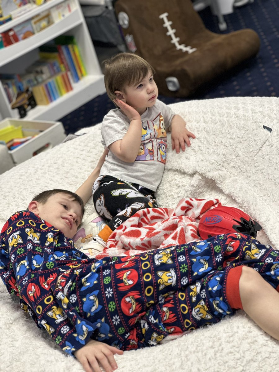 RyanDLeaf's tweet image. Afterschool #BigBroTime and Snacks!! #DadLife #Soberlife