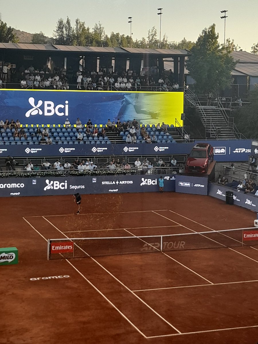 CMadariaga90's tweet photo. Garin batalla en el segundo set ante Juan Manuel Cerundolo y, tras este partido, se enfrentan Tabilo con Barrios. Todo te lo contamos desde las 20 horas por @adnradiochile https://t.co/qA9RJQQOOW
