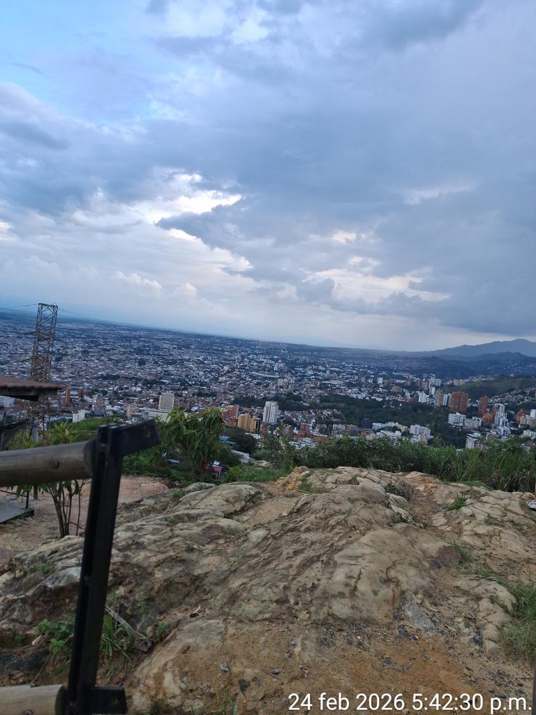 juanyclau tweet media