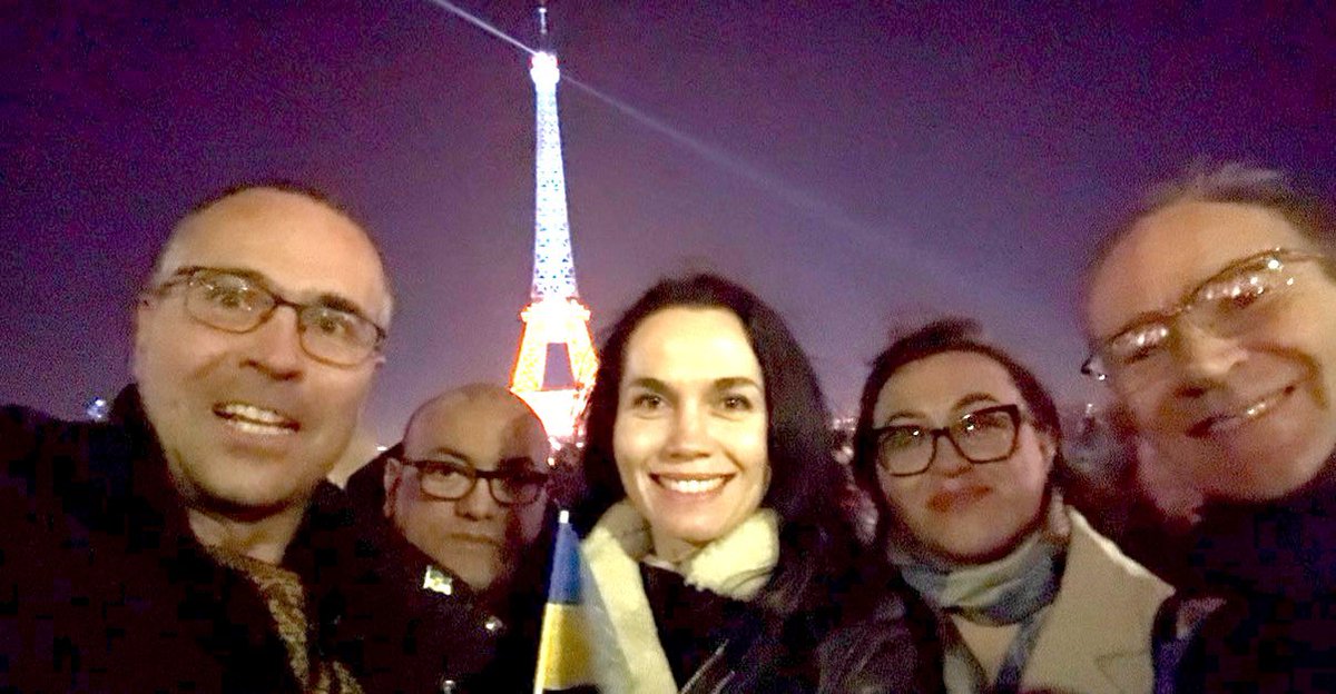Fr_Bechieau's tweet photo. La Tour Eiffel brille ce soir aux couleurs de l’#Ukraine. Quatre an d’agression meurtrière par la Russie de #Poutine ! Tout notre soutien au peuple ukrainien ! #StandWithUkraine #StopRussia #Paris #Kyiv @union_ukr_fr @MdpMouvement 🇺🇦🇫🇷🇪🇺🇺🇦 https://t.co/We3cbWPGVZ