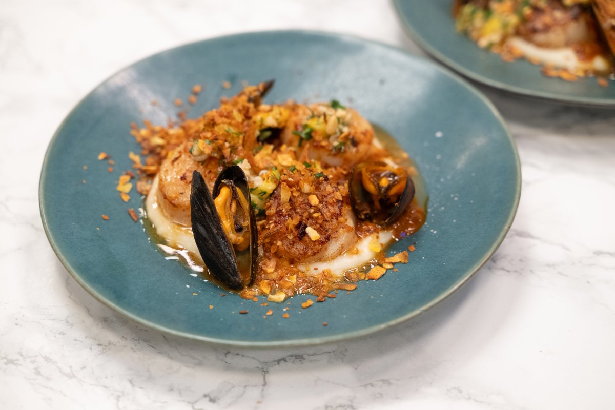FoodNetwork's tweet photo. You would NEVER guess the wildcards that went into making these gorgeous dishes 😅

#WildcardKitchen > Tonight @ 9|8c https://t.co/BeVhRjHn40