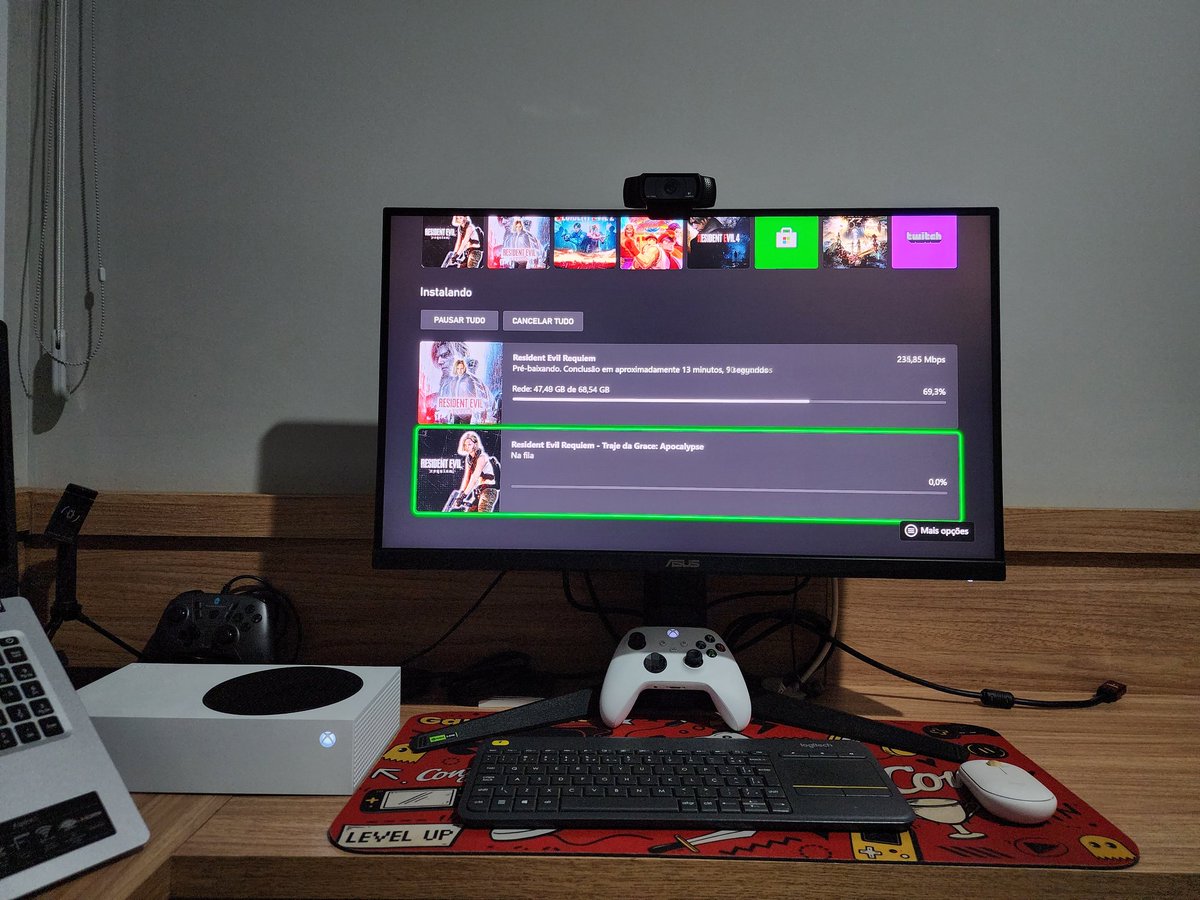 Download liberado de #ResidentEvilRequiem 🤩 chega logo Sexta-feira 
.
.
.
.
.
#capcom #ResidentEvil #ResidentEvilReqiuem #leonskennedy #GraceAshcroft