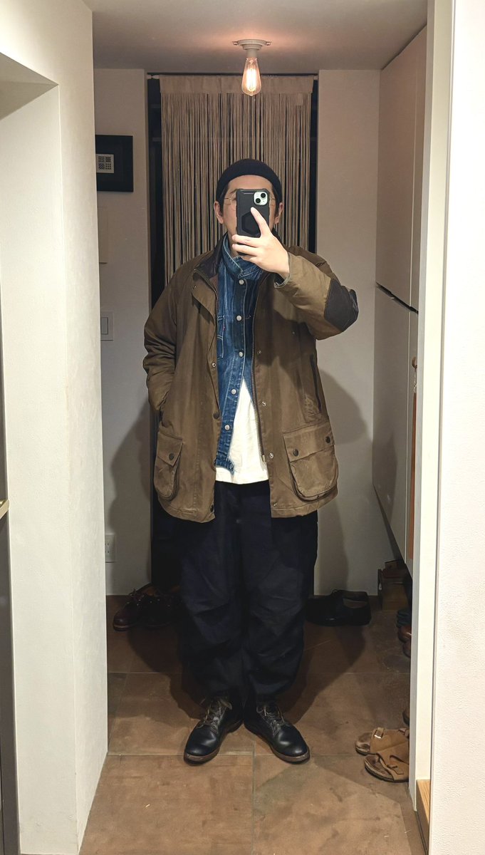 目痒すぎて仕事行かれへんかと思った…

🧥Barbour Kelsey
👔Euro Levi’s Engineered
👖M-65 Field Pants (Overdyed Black)
👞Red Wing 9060