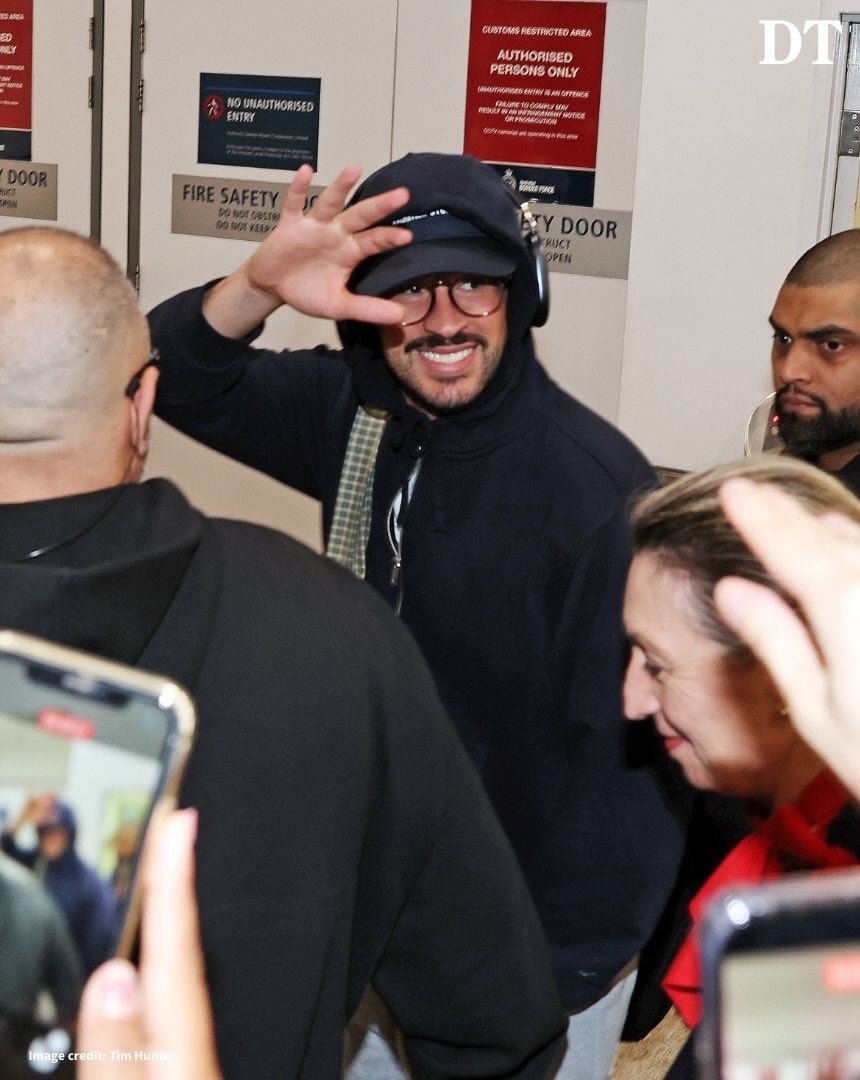 producto_tv's tweet photo. Bad Bunny marcó un hito con el primer vuelo directo São Paulo–Sídney en más de 10 años. 
El trayecto duró 16 horas y costó alrededor de $1.5M para viajar privado con todo su equipo.

Simplemente Benito 🛬 https://t.co/GPntJYbjdR