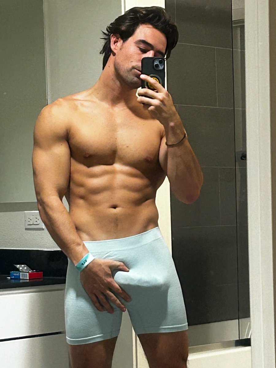 Axel Stone tweet media