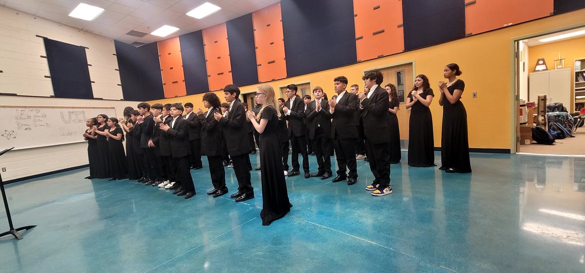 fdg_Navarrete's tweet photo. Just warming up... Choir Regionals   #ItStartsWithUs #KnigthNation @CanutilloISD @Teran_Jesse1 @CGNAVARRETEMS @NuriRobles1  @SarahVenegasEdD https://t.co/1g2L2oNw7Y