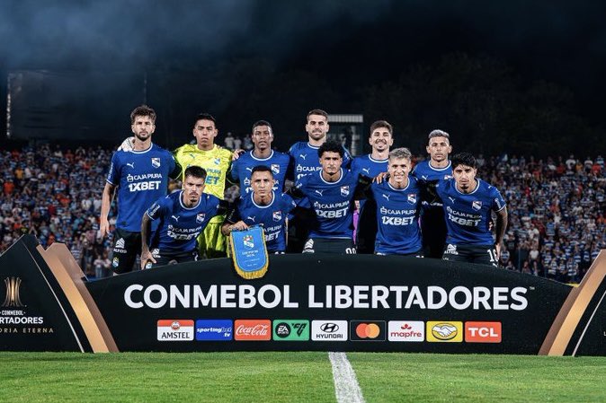 Enríquez; Sosa, Araujo, Lutiger, Cristiano; Cabellos, Távara, Yotún; S. González, Ávila y Vizeu. Así forma Sporting Cristal ante 2 de Mayo. <a href="/RPPDeportes/">Fútbol Como Cancha - Oficial</a> 

📸SC - <a href="/amelgarejob/">Alex Melgarejo</a>