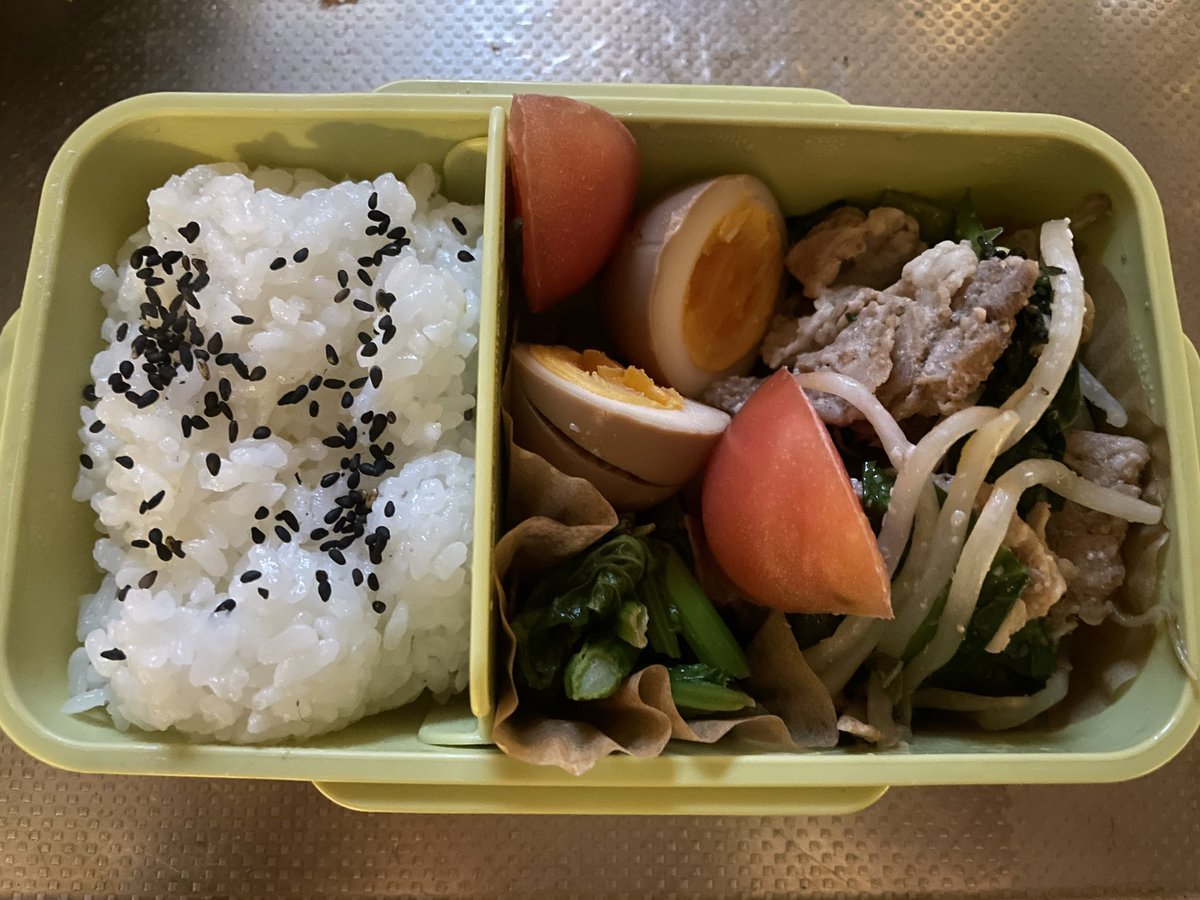 寝過ごしたが昨日の自分が頑張ったので燦然と輝くいつもと同じお弁当🍱
