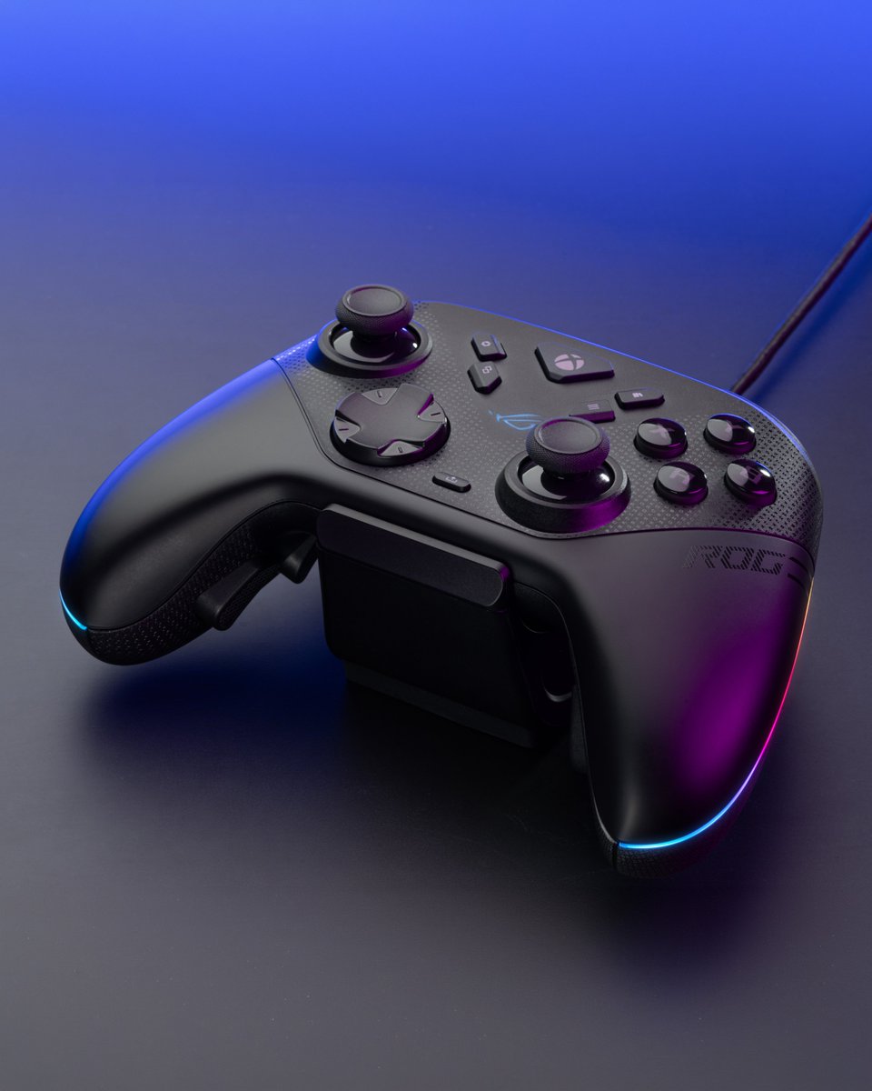 ROG_ANZ's tweet photo. Still charging mid-match? Couldn’t be you. 😏 ​

🎮 Up to 50 hours of battery life on 2.4GHz keeps the ROG #RaikiriII Xbox Wireless ready for “one more game”… ×20. ​

Play harder, recharge later.🔋 ​

#ROGController #XboxController #PCController
#Gaming #Peripherals https://t.co/HUVP6xzTz9