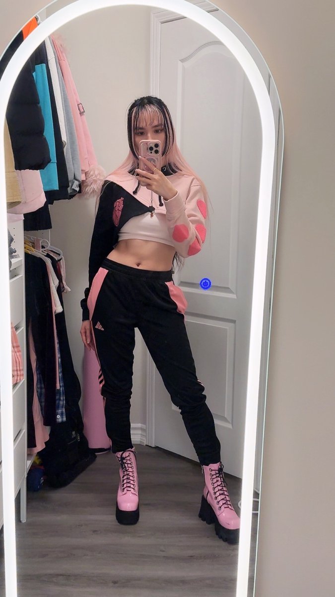 diana🩷 tweet media