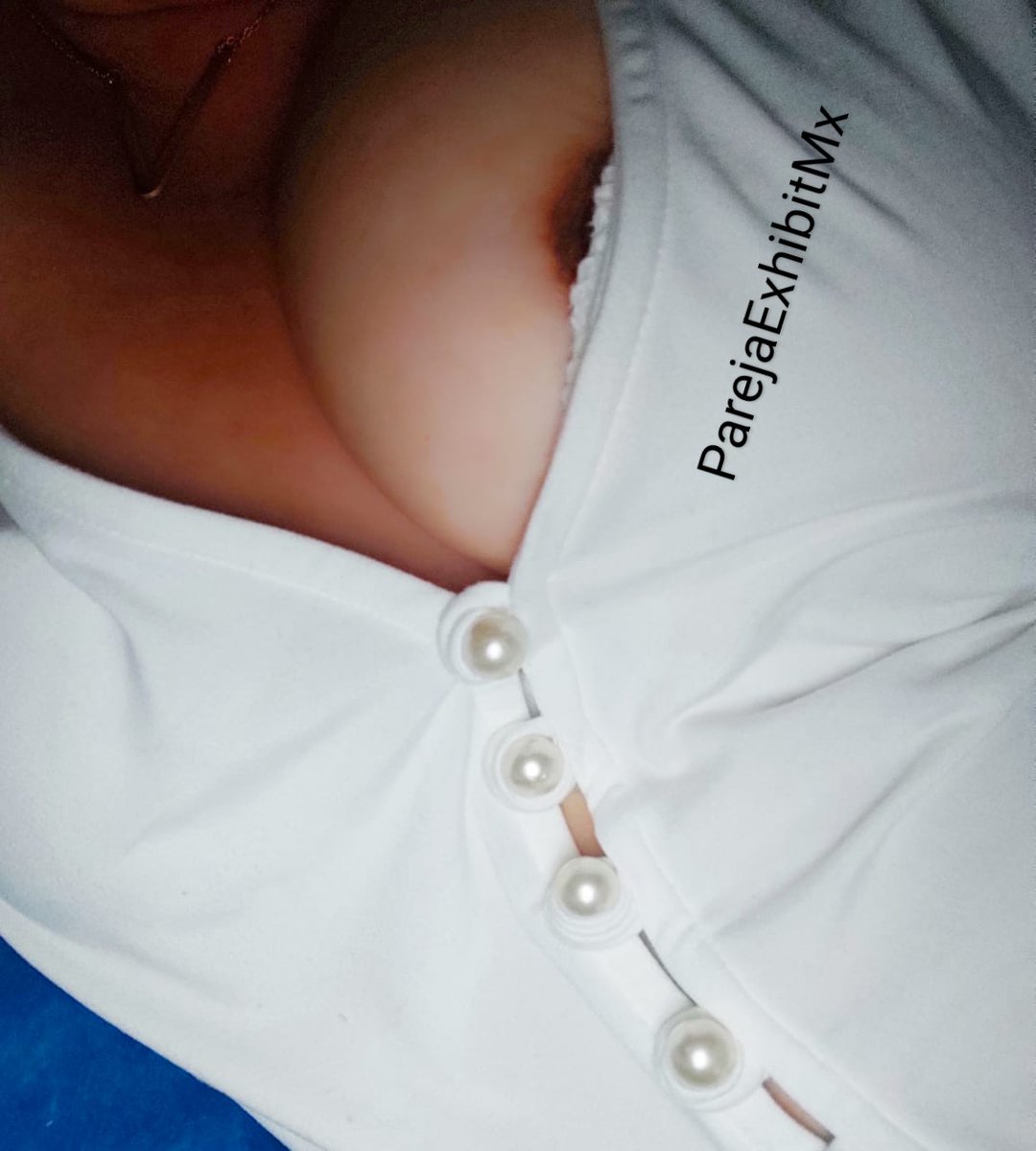 #martesdetetas y esta foto me la tomo mi marido cuando me quede dormida
#MartesDeEnseñarLasTetas y tu que harias si volteas y me ves dormida así? 🌟