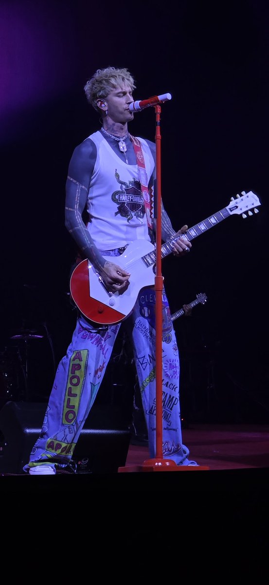 𝐥𝐚𝐮𝐫𝐚 tweet media