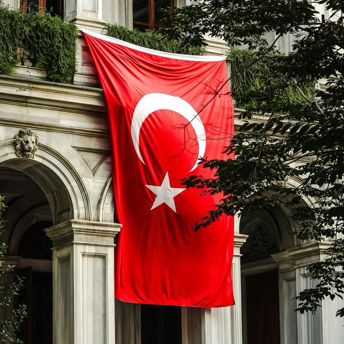 SON DAKİKA: Balıkesir’de askeri F-16 uçağı düştü.

1 pilotumuz şehit oldu.