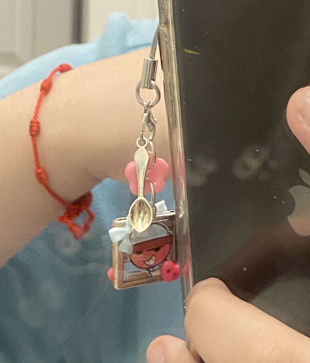 I GOT MY YURI TRINKETS IM SO FREEEEAAKKKINNGGG HAAPPYY

custom made by mochiisugargrrl on Instagram ^w^ 
#dandysworld