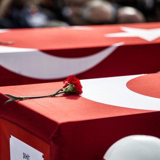 SON DAKİKA: Balıkesir'de F-16 uçağı görev esnasında otoyola düştü. 1 pilotumuz şehit oldu.