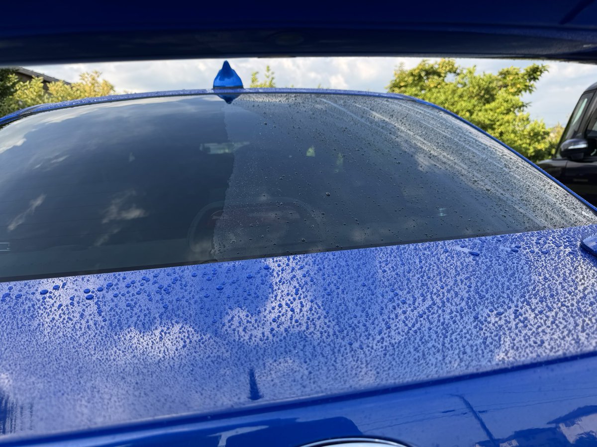 IMPREZAgvb's tweet photo. 窓の水垢取り！
オススメの洗車道具とかボディやタイヤのコーティング剤あれば教えて欲しいです！
#車好き
#車
#スポ車
#インプレッサ 
#インプ
#車好きと繋がりたい
#洗車
#洗車好き https://t.co/kDEPUurdQB