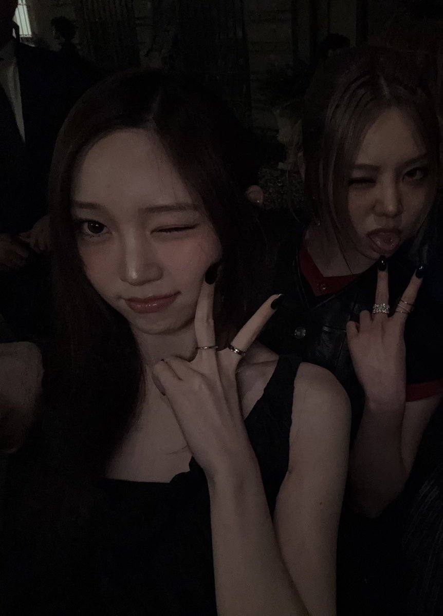 Youngseo France tweet media