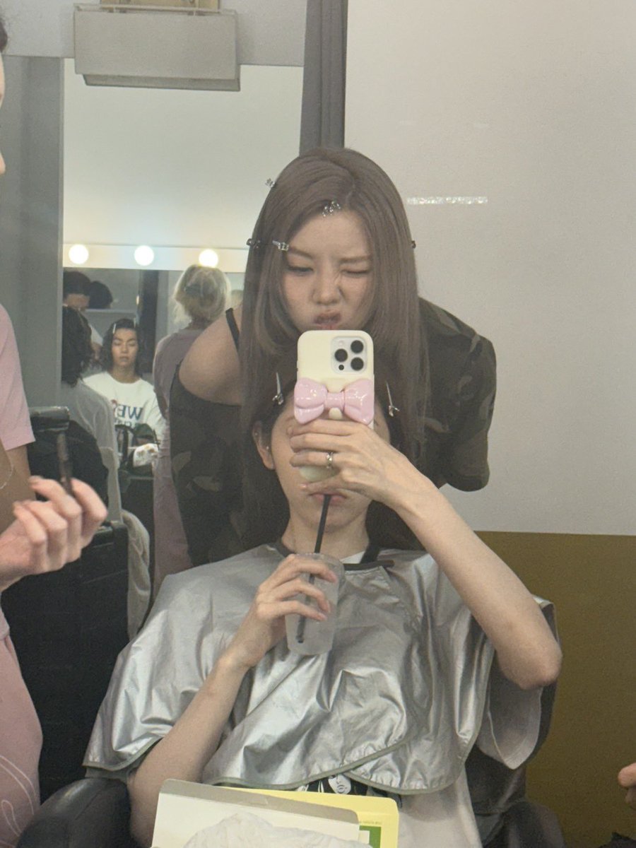 Youngseo France tweet media