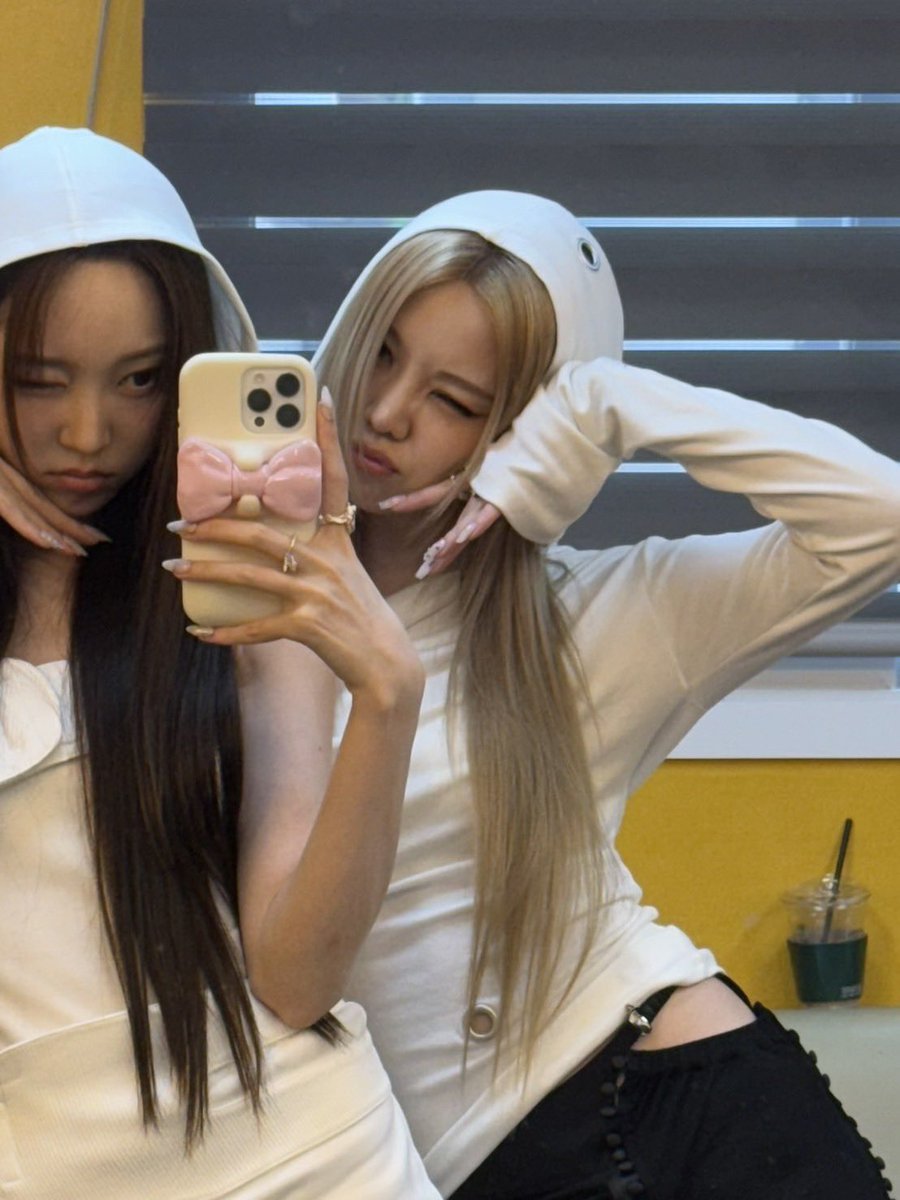 Youngseo France tweet media