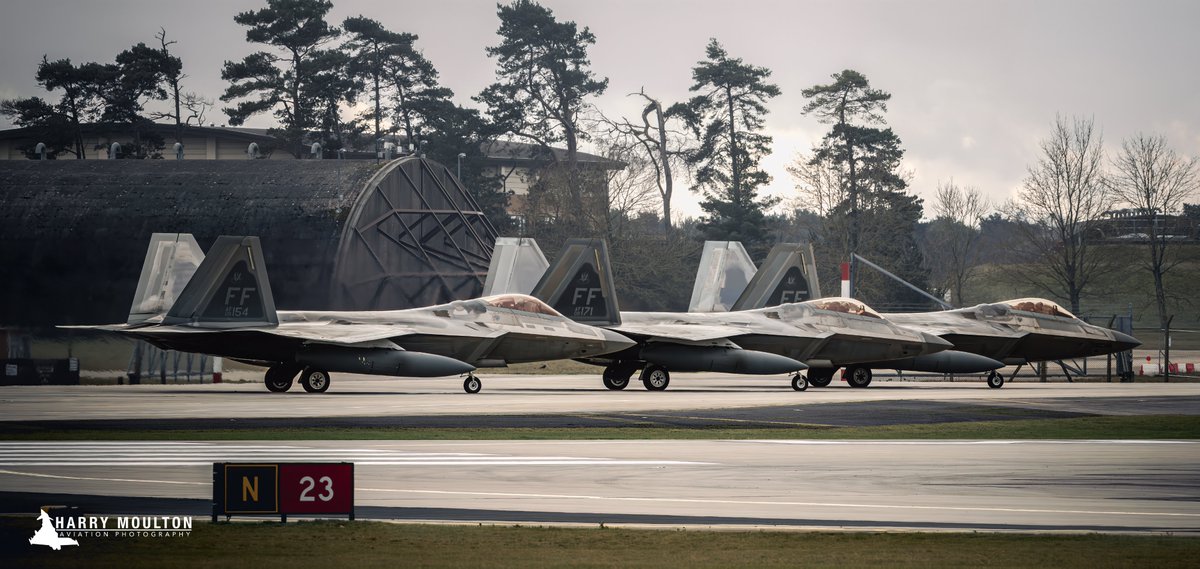 havoc_aviation's tweet photo. The Raptors Live!!

Twelve "FF" F-22A Raptors from Langley AFB finally departed RAF Lakenheath today for Ovda Air Base in Israel.

#usaf #f22 #lockheedmartin #lakenheath #langley #canon #aviation