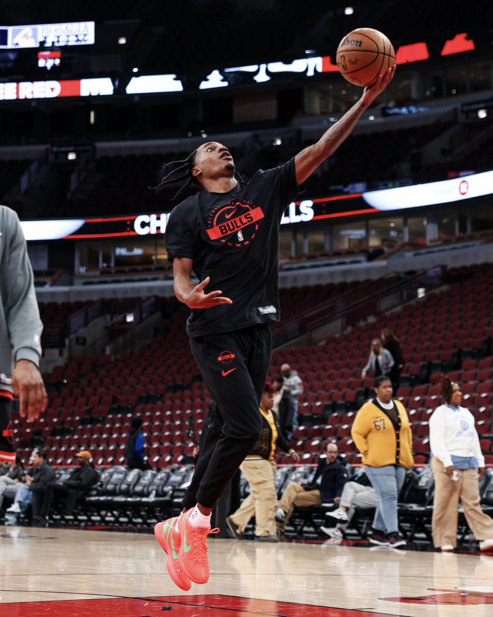 Rob Dillingham warming up in the “WNBA All Star” Kobe 6 PEs.
@robwitdashiftss | #BullsKicks