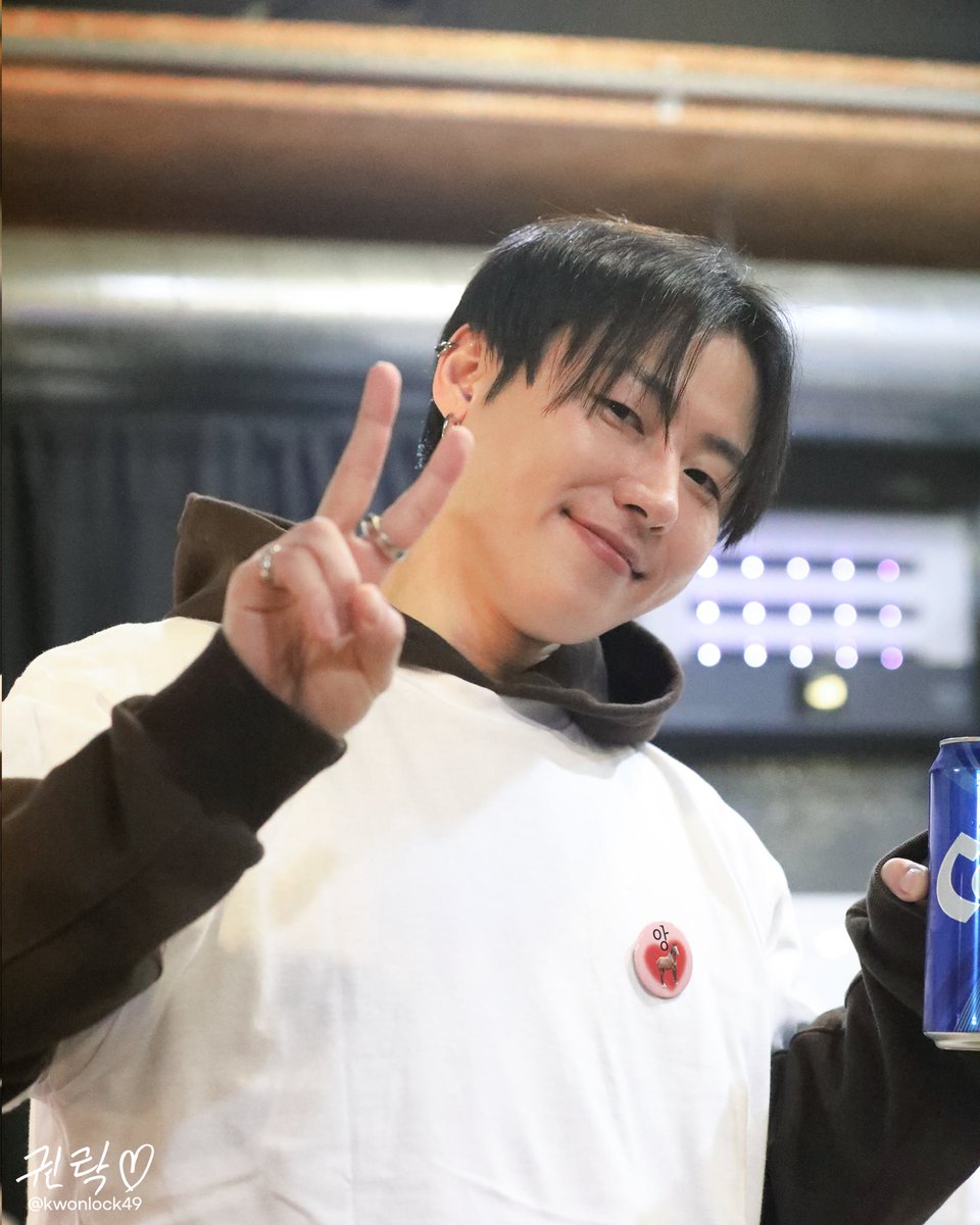 260222 안양국민낙곱새 팬미팅

티셔츠도 귀엽고 오빠 콧대는 미쳤고🫢

#유권 #블락비 #블락비유권 #BLOCKB #ukwon