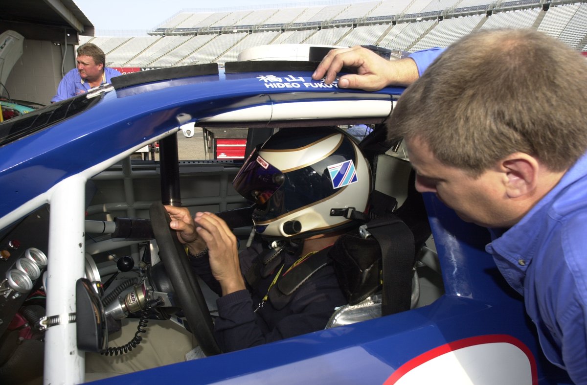 NASCARカップカーでウインドウにミラーをつけるようになったのが福山