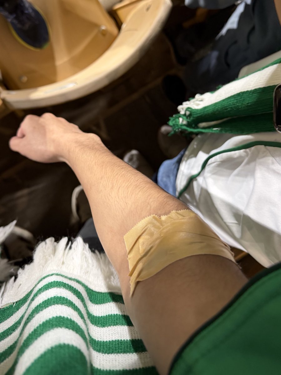 بُعد المسافة والتعب ما يوقفون انتمائي 
#الاهلي 💚