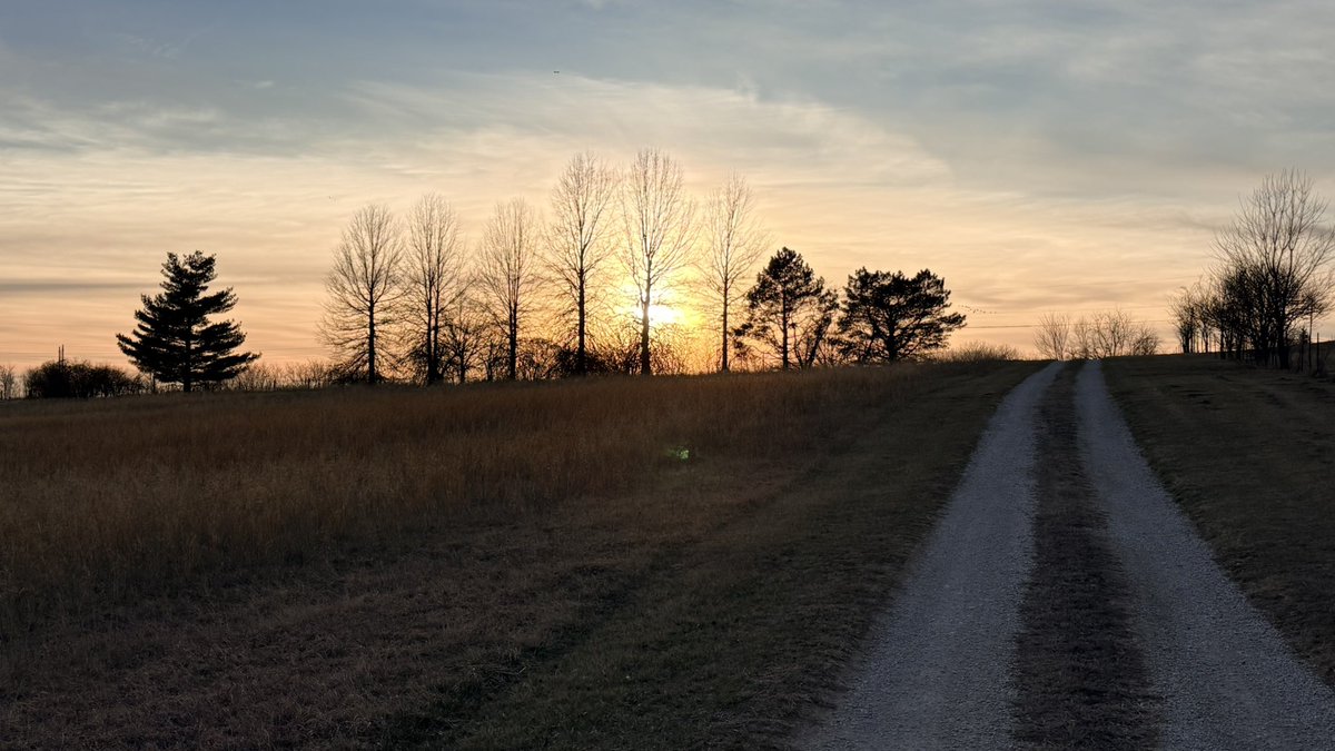 Jacobs71's tweet photo. #SunsetTuesday https://t.co/7KKG0FLtxS