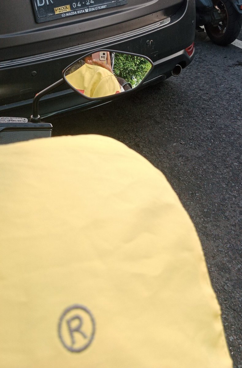 Ichamelisa22's tweet photo. Pertama kali berangkat kerja naik maxin🥲
Karena motorku tiba-tiba mati begitu saja🥺 https://t.co/qsbziXk526