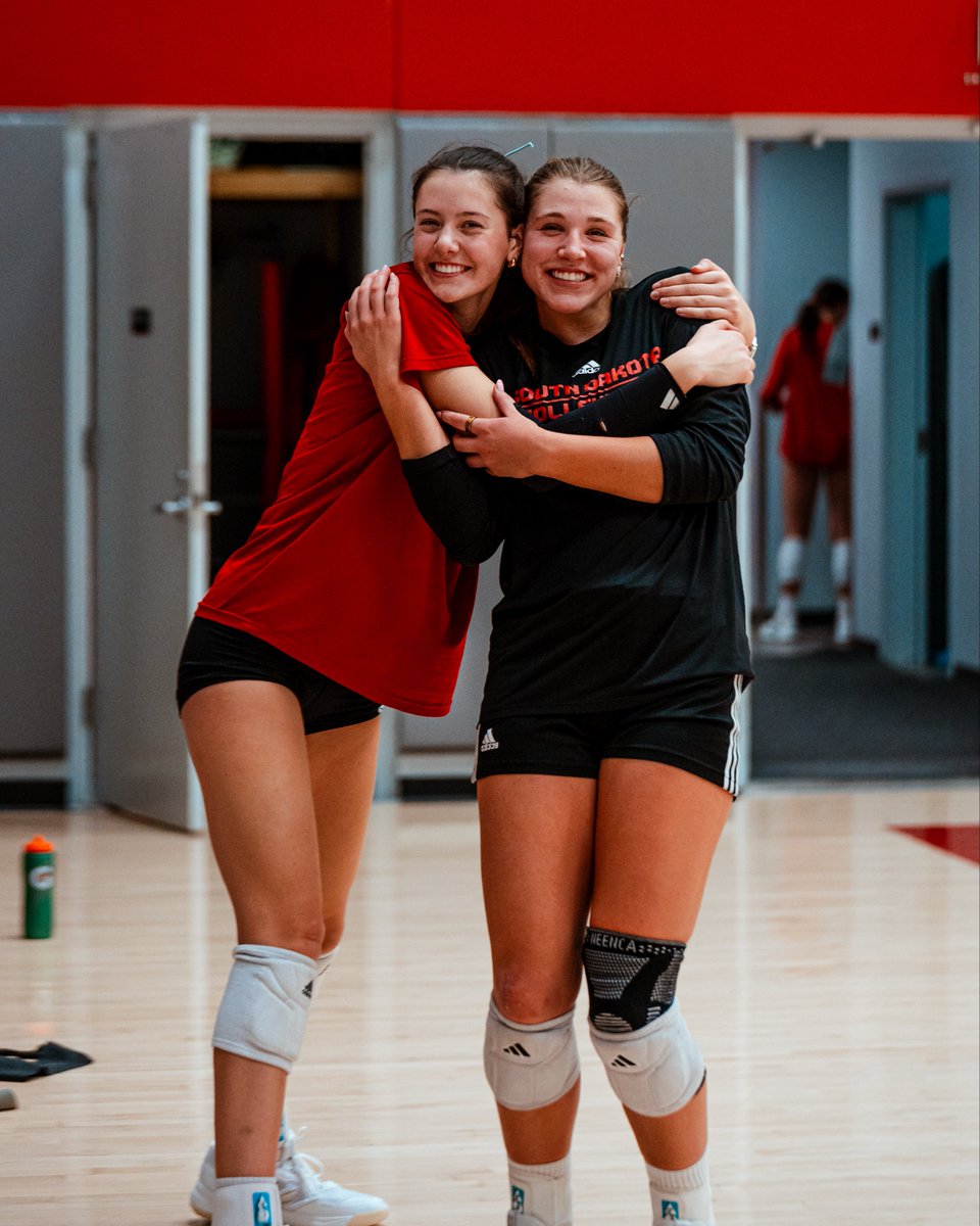 South Dakota Volleyball tweet media