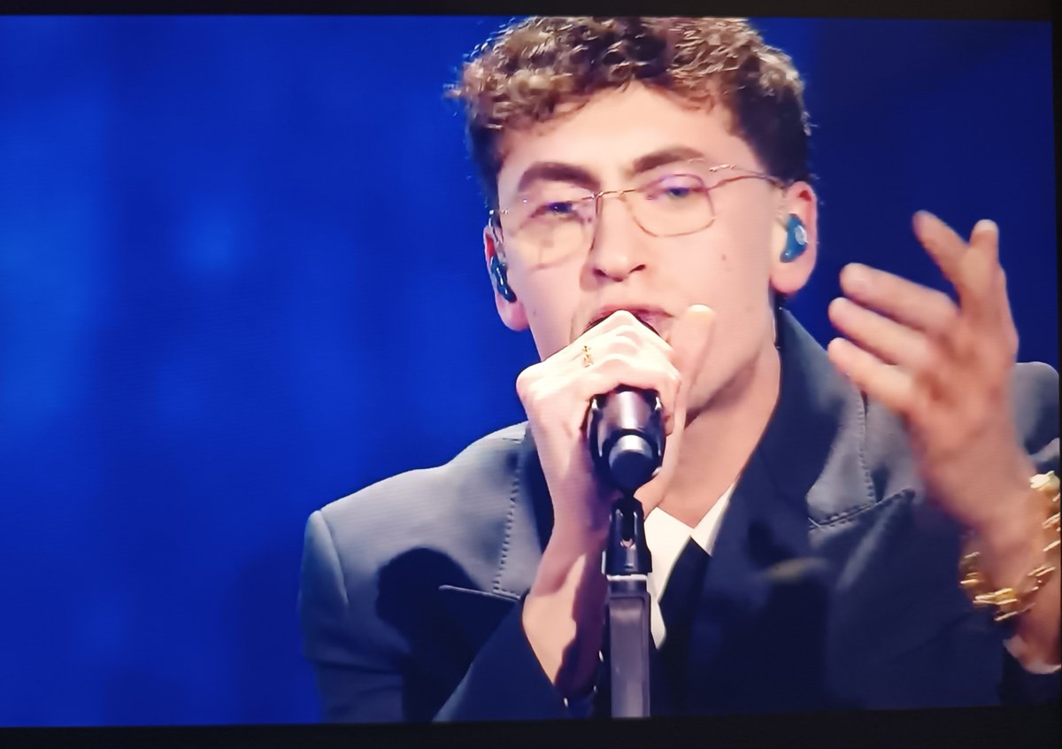 iconoholic's tweet photo. Tredici Pietro è Michele Bravi in versione etero
#Sanremo2026 https://t.co/53xejnvRmP