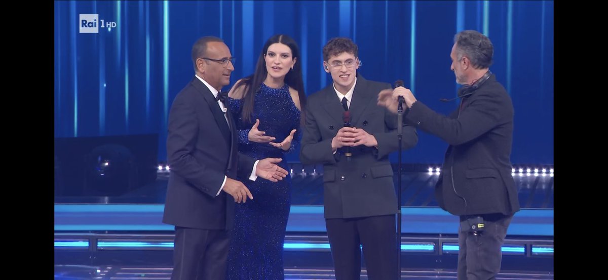 navahw's tweet image. Technical difficulties, and this 12yo child handled it like a pro! #Sanremo2026